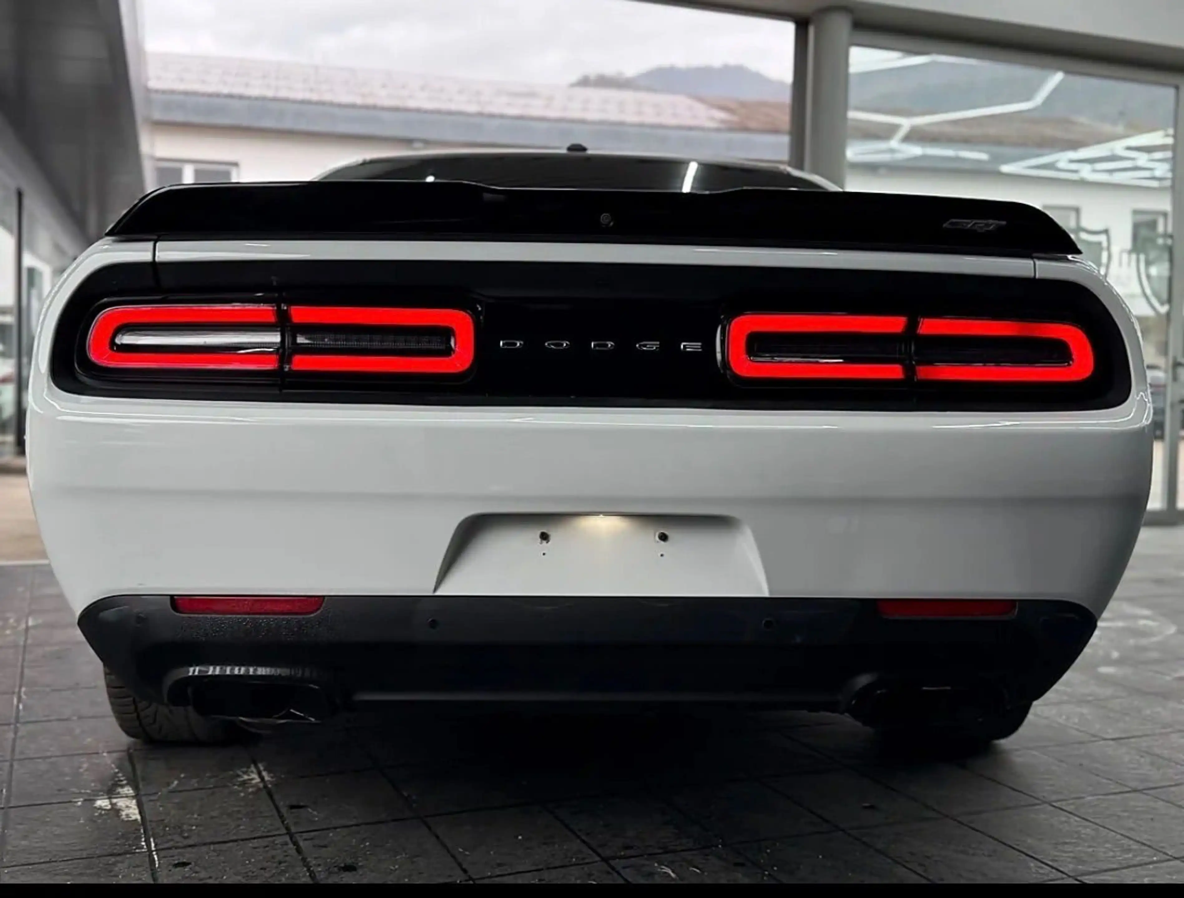 Dodge Challenger — photo 9