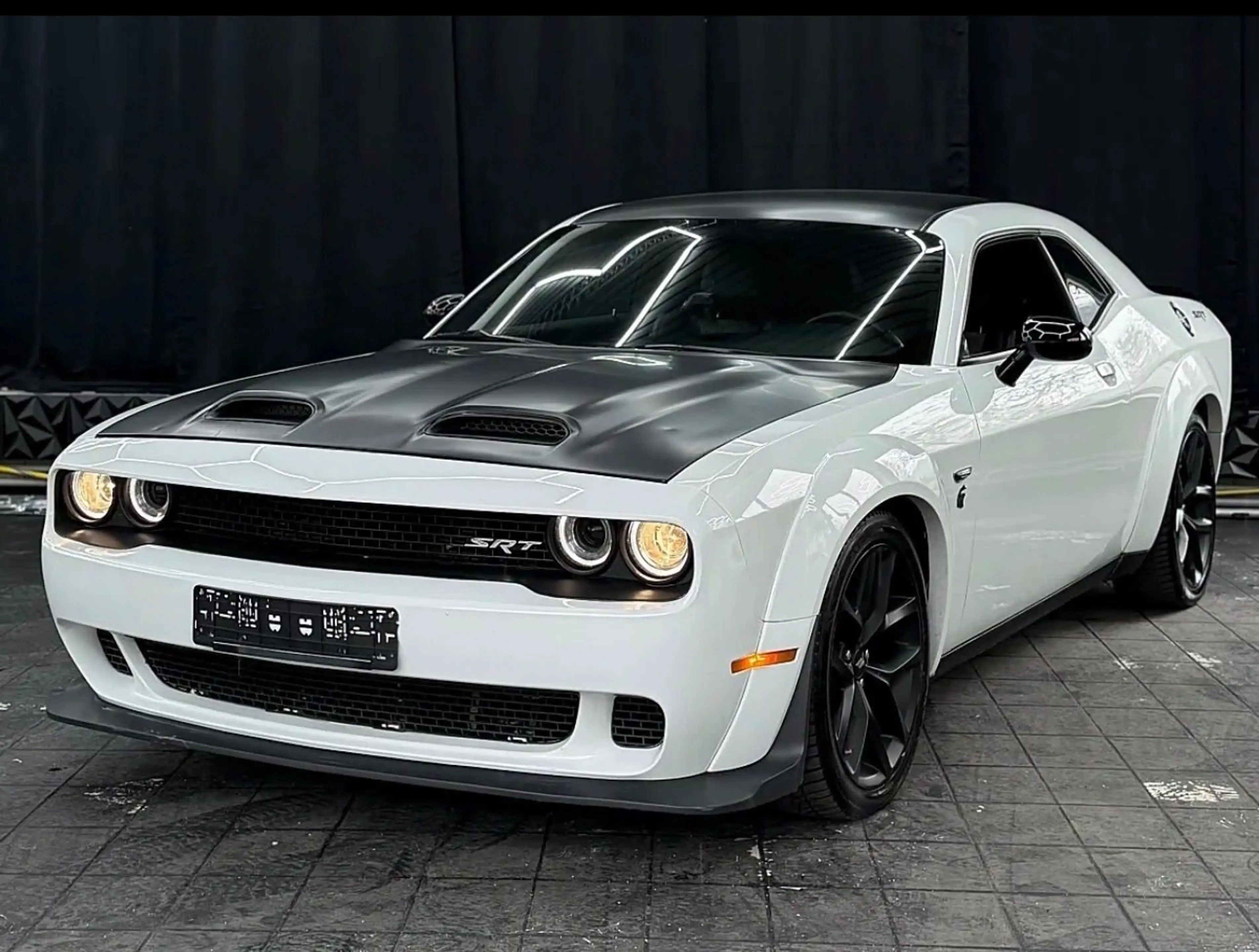 Dodge Challenger — photo 4