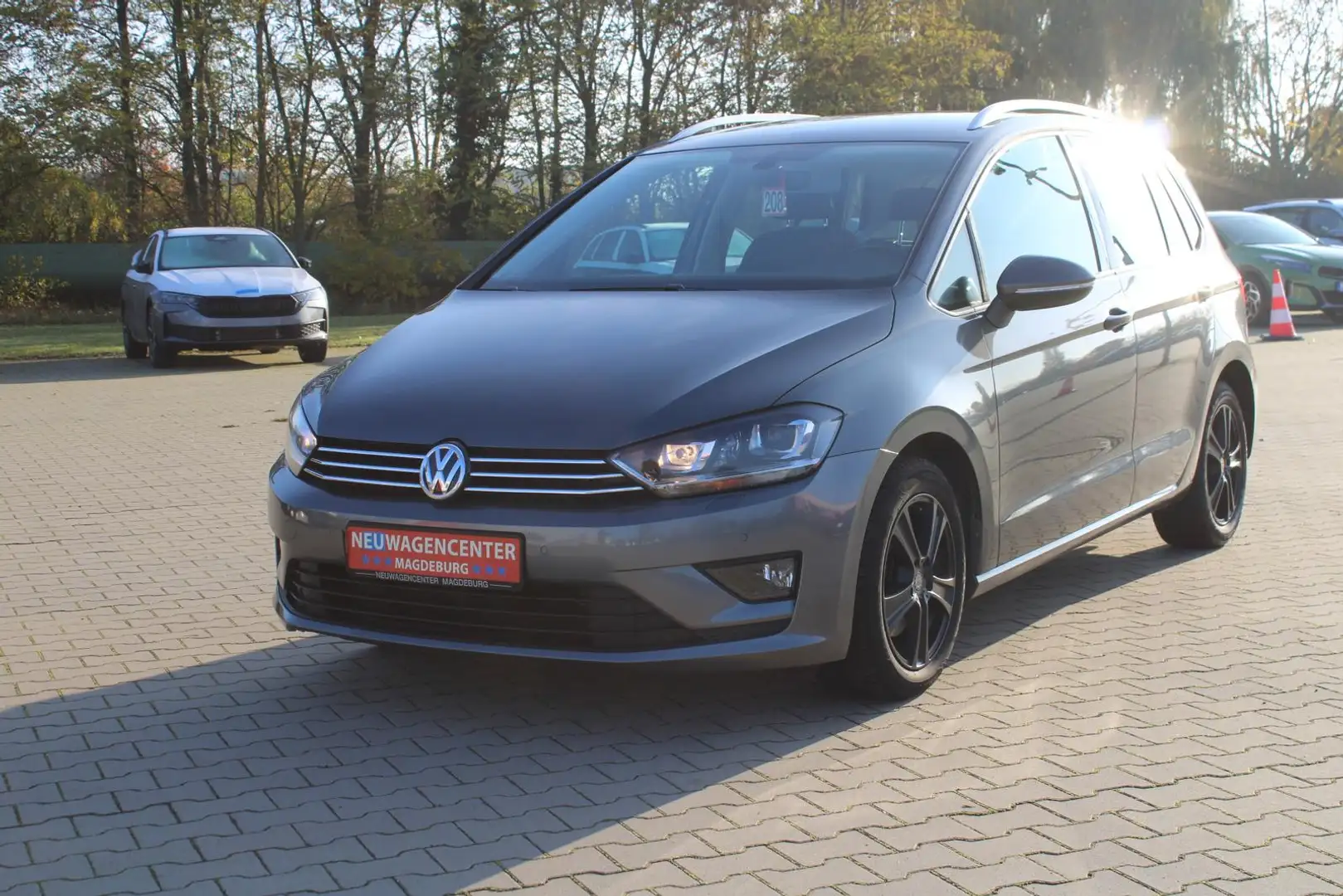 Volkswagen Golf Sportsvan 1.4 TSI DSG*NAVI*SHZ*BI-XENON*PDC*NSW*ACTIV SITZ*L Gris - 1