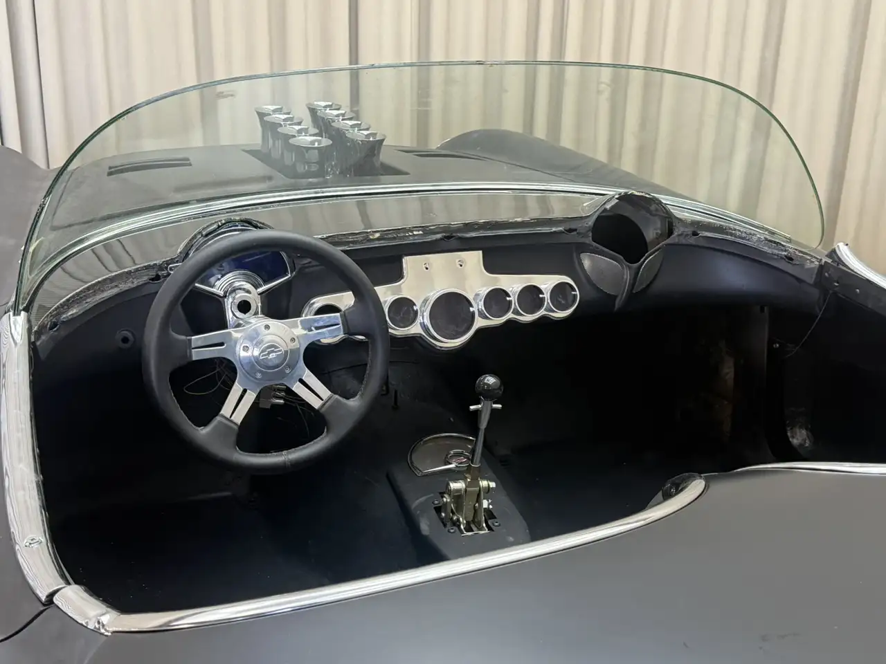 Chevrolet Corvette C1 RESTOMOD / 524Ci (7,5L) / Wilwood / Hilborn / N, foto 8