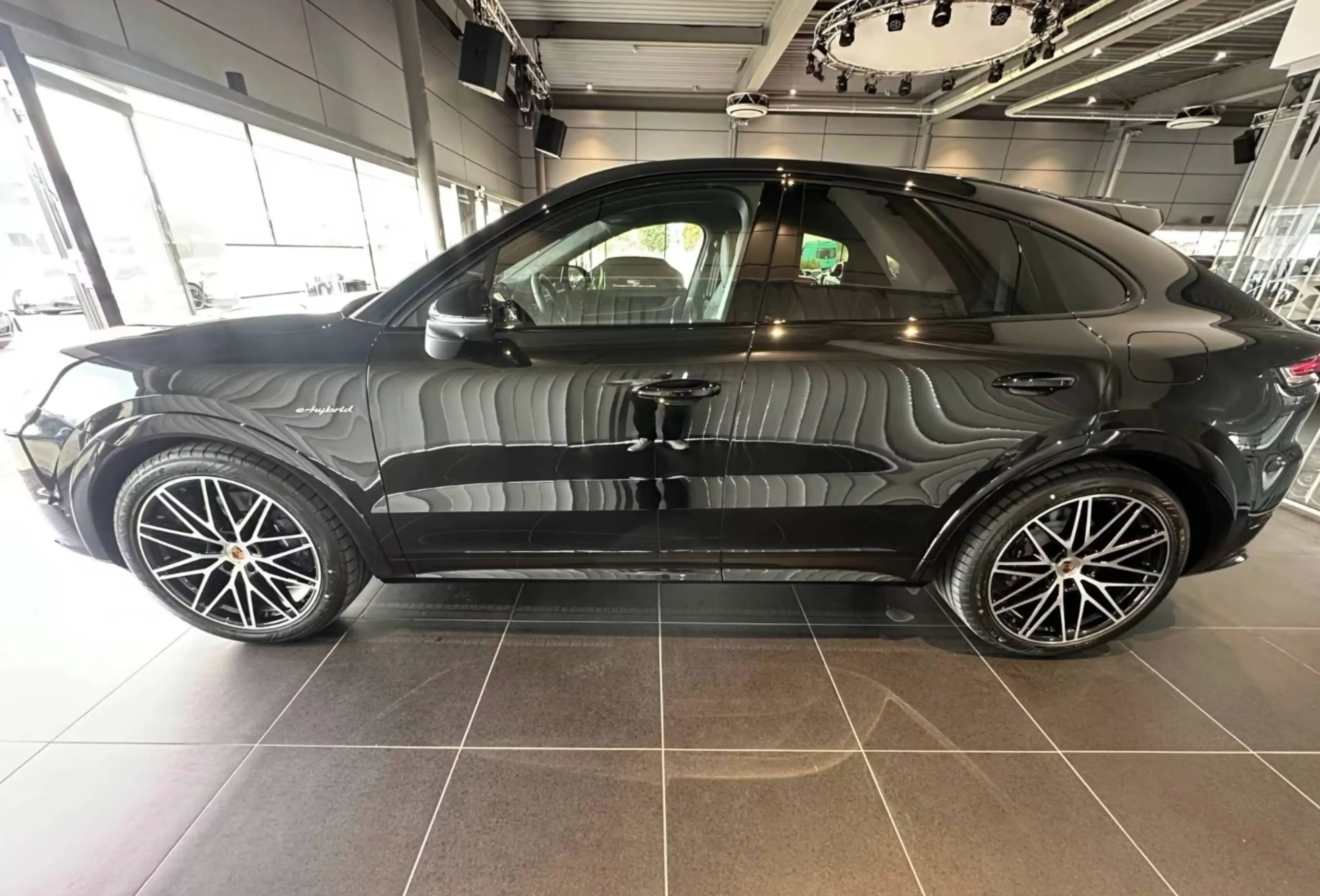 Porsche Cayenne E-Hybrid — photo 11