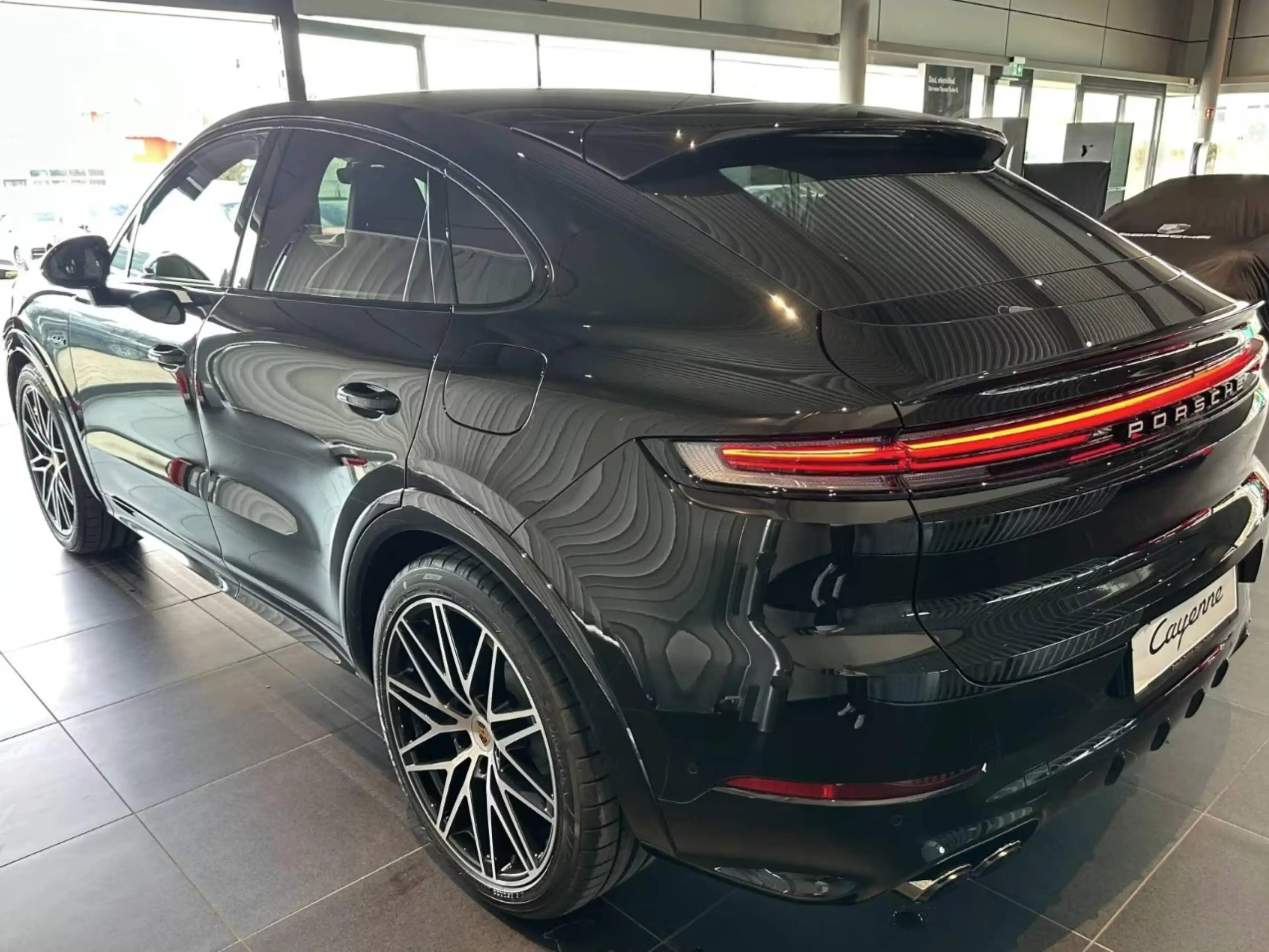 Porsche Cayenne E-Hybrid — photo 13