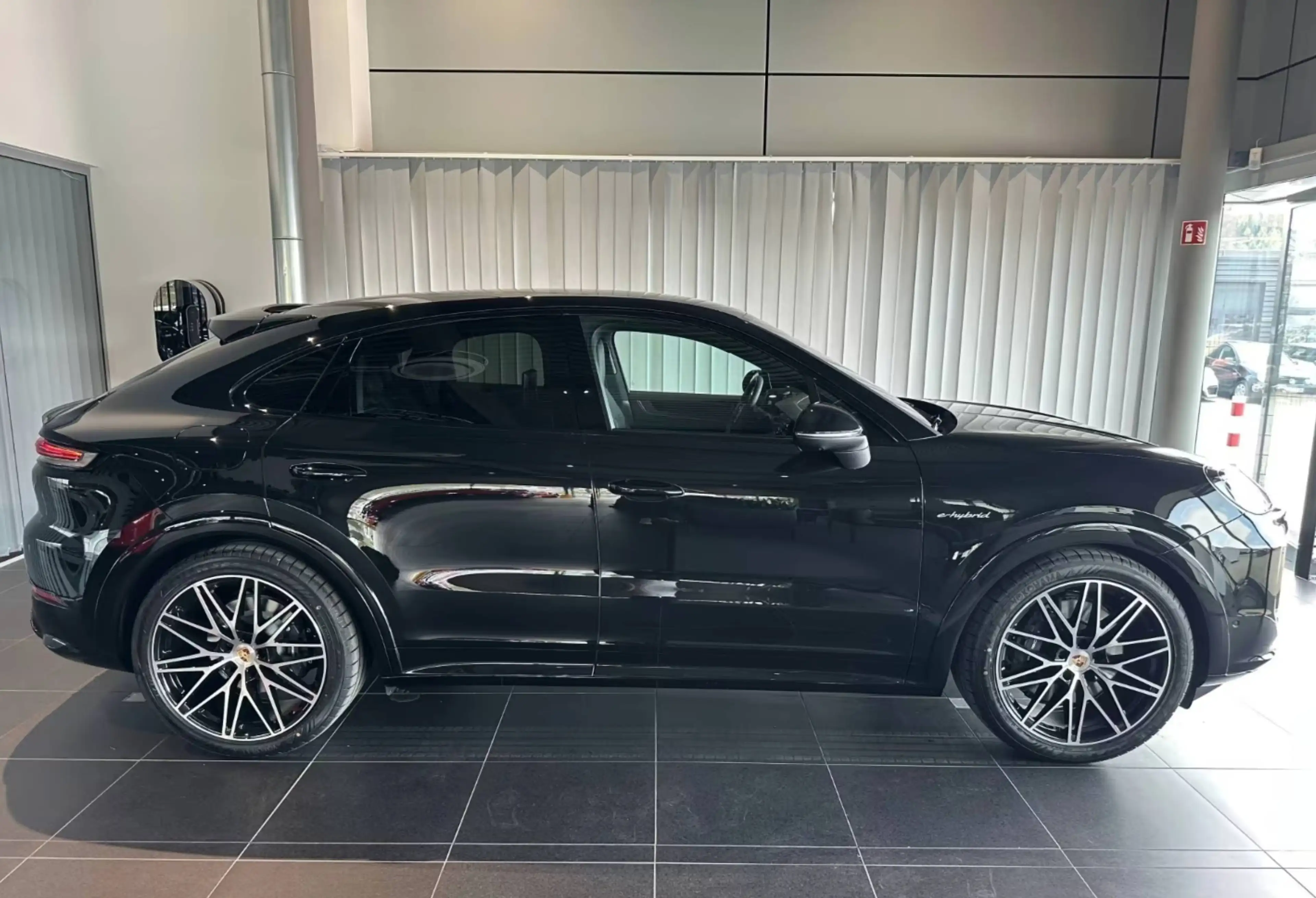 Porsche Cayenne E-Hybrid — photo 3