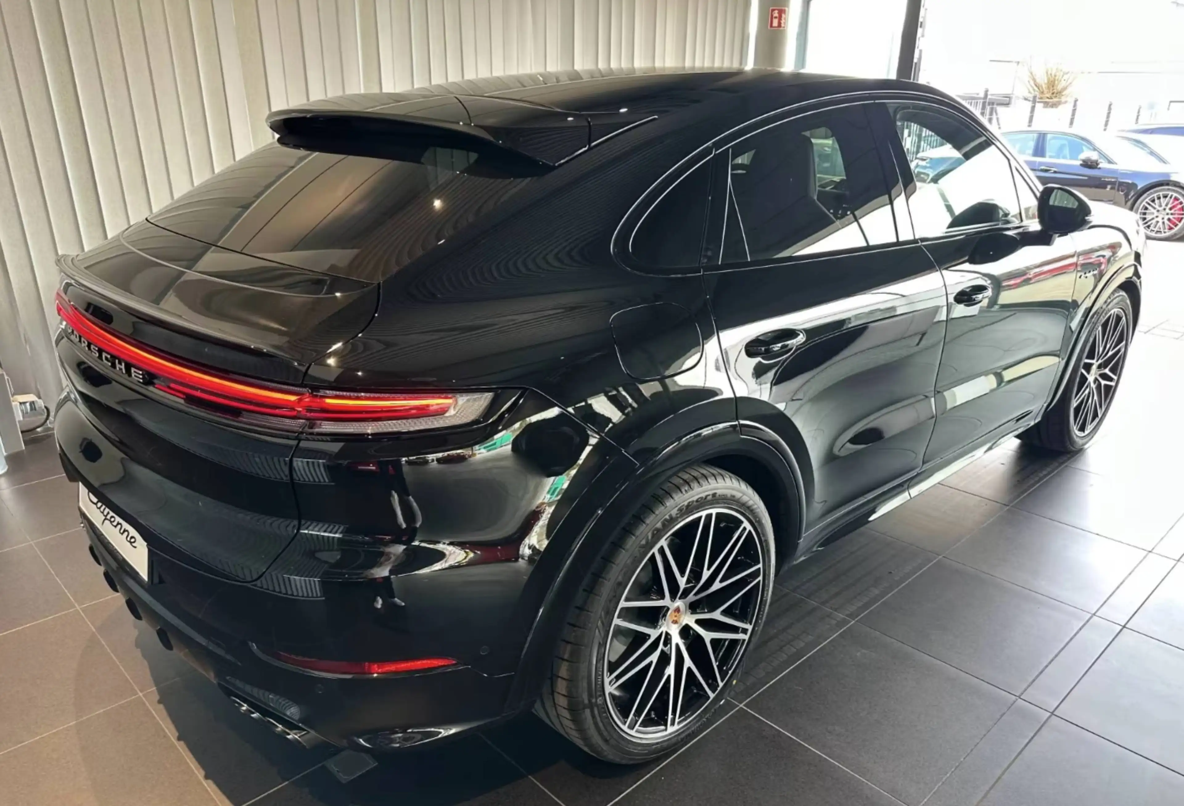 Porsche Cayenne E-Hybrid — photo 12