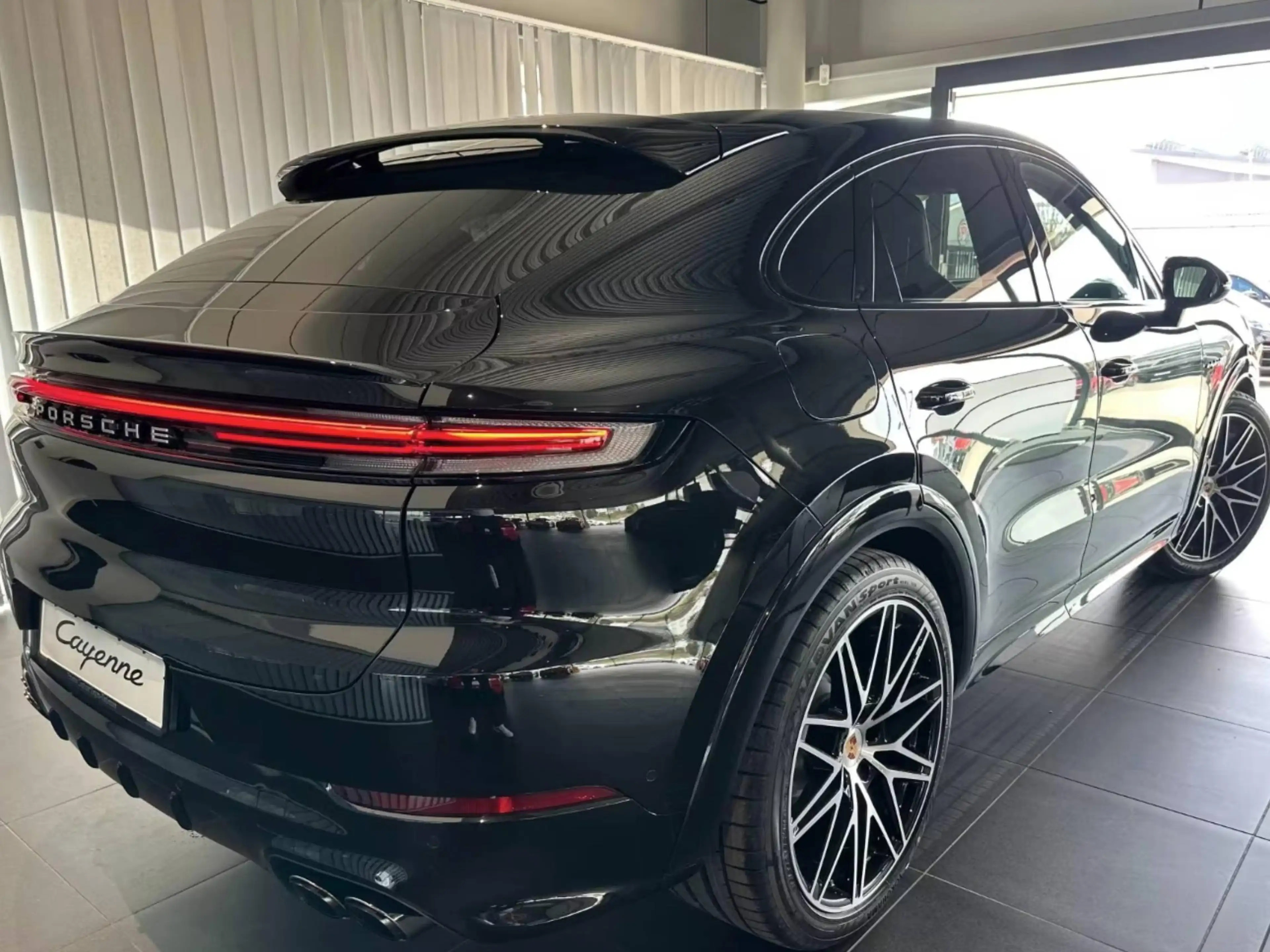 Porsche Cayenne E-Hybrid — photo 4