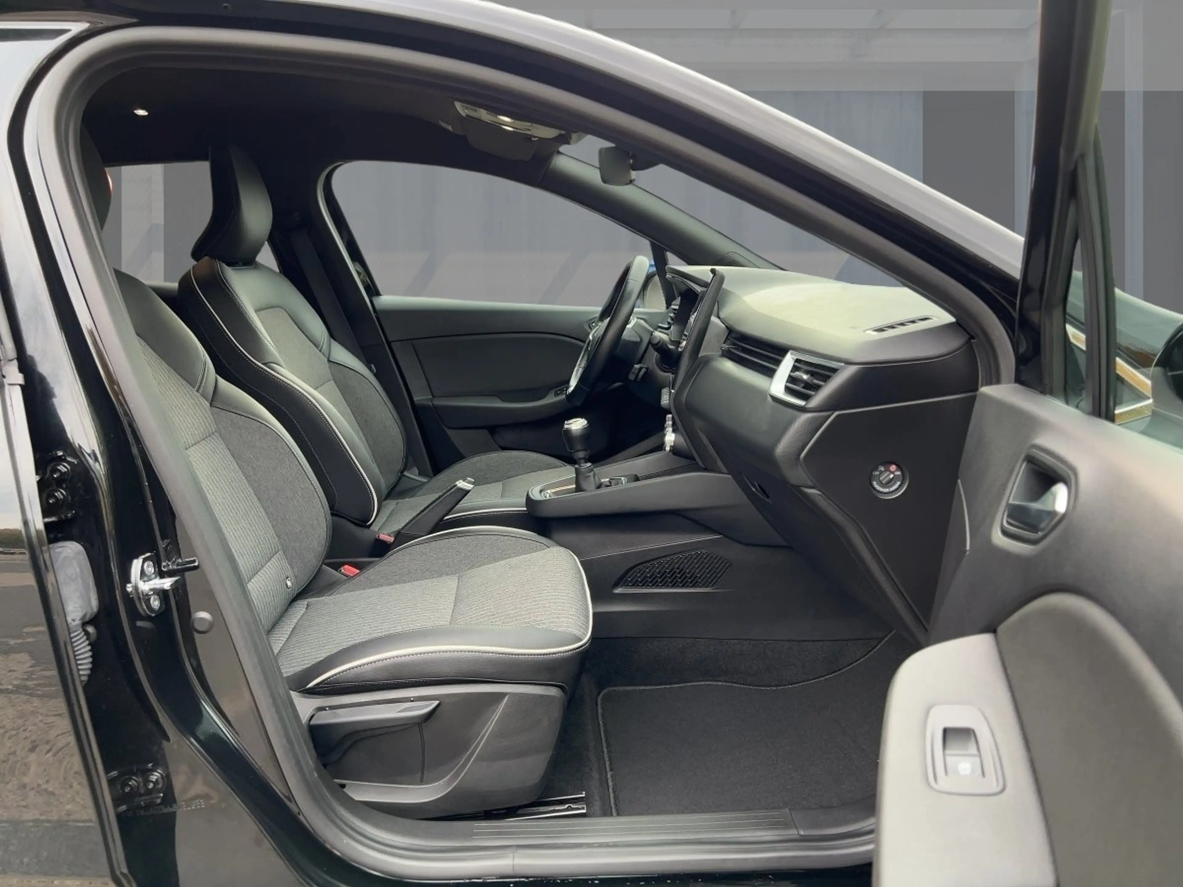 Renault Clio 1.3 TCe 140 Intens — photo 8