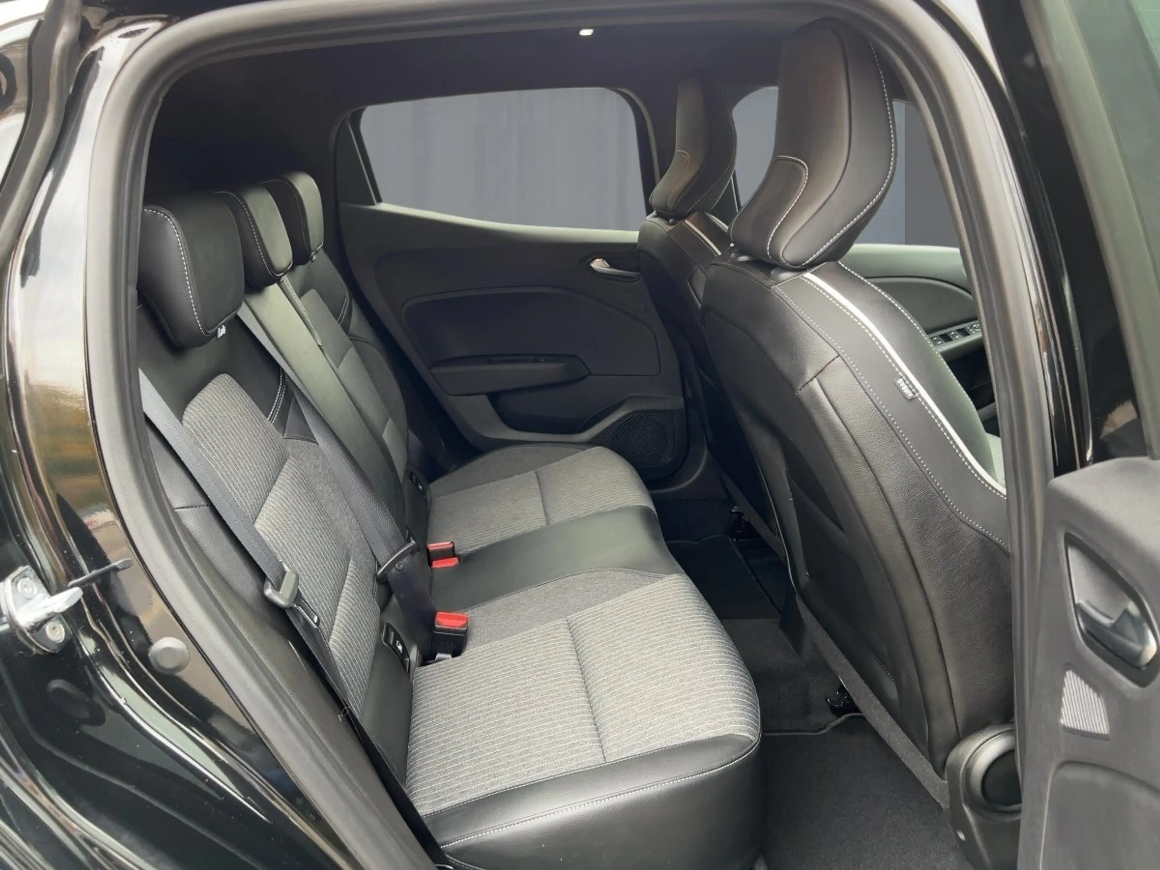 Renault Clio 1.3 TCe 140 Intens — photo 9