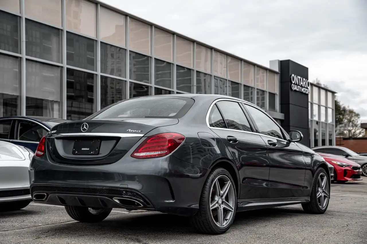 Mercedes-Benz C-Class снимка Mercedes-Benz C-Class