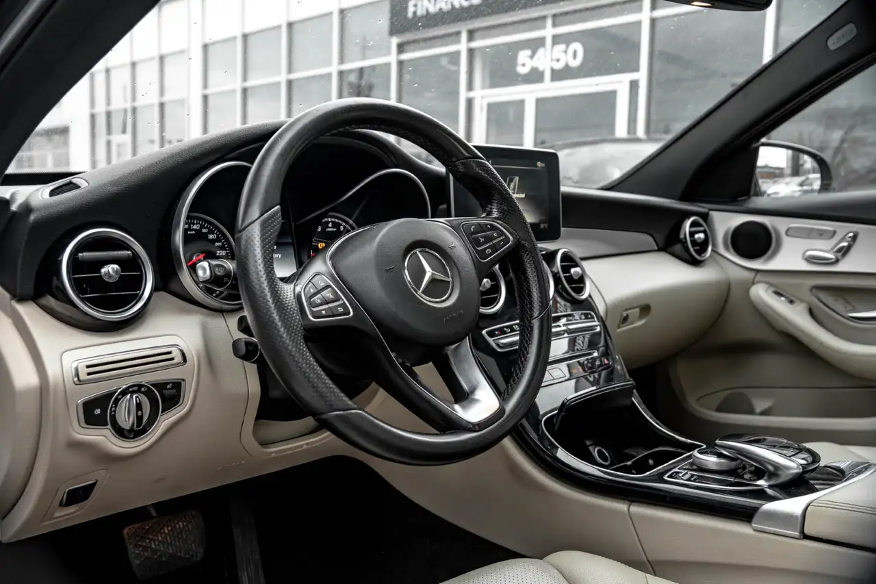 Mercedes-Benz C-Class снимка Mercedes-Benz C-Class