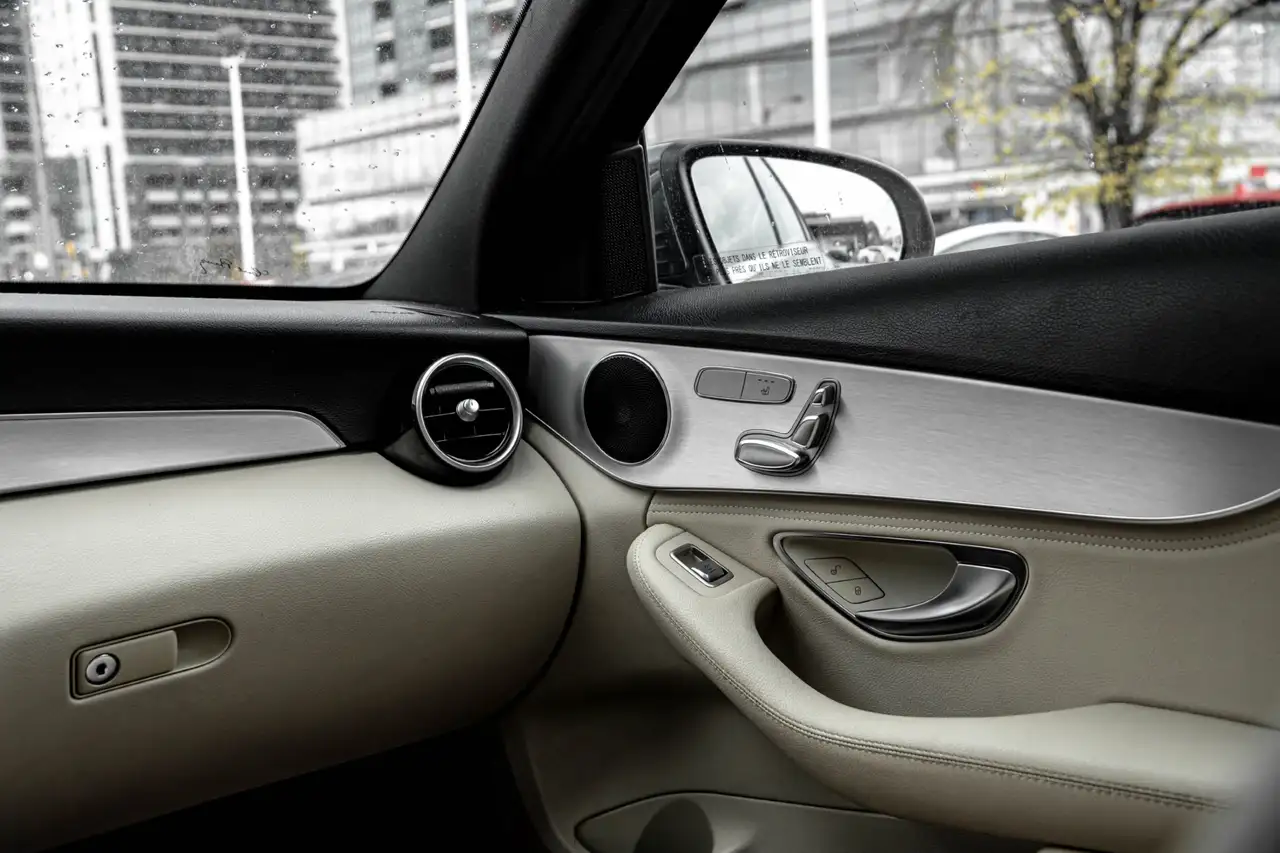 Mercedes-Benz C-Class снимка Mercedes-Benz C-Class