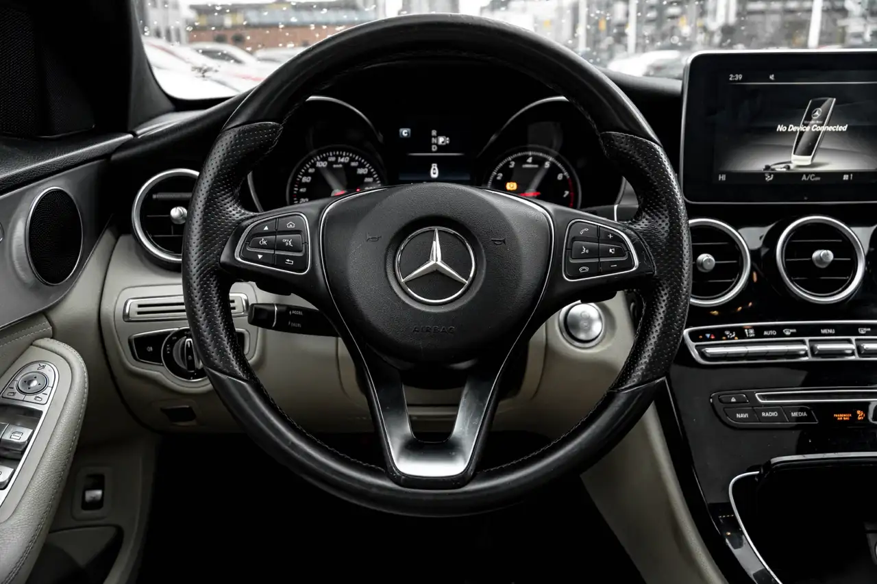 Mercedes-Benz C-Class снимка Mercedes-Benz C-Class
