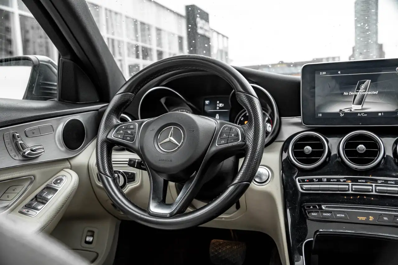 Mercedes-Benz C-Class снимка Mercedes-Benz C-Class
