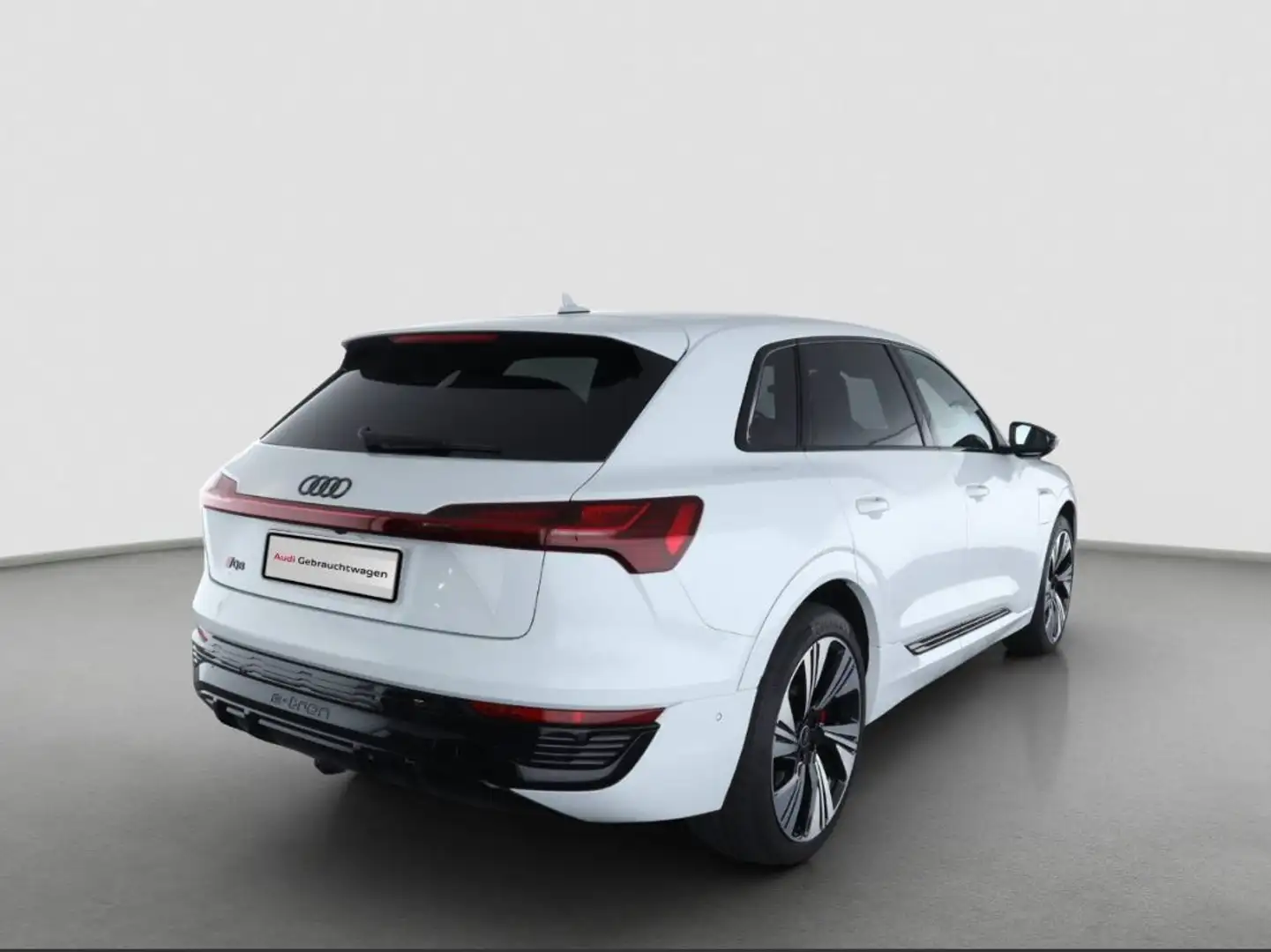Audi Q8 e-tron 55 e-tron quattro S line Grau - 2