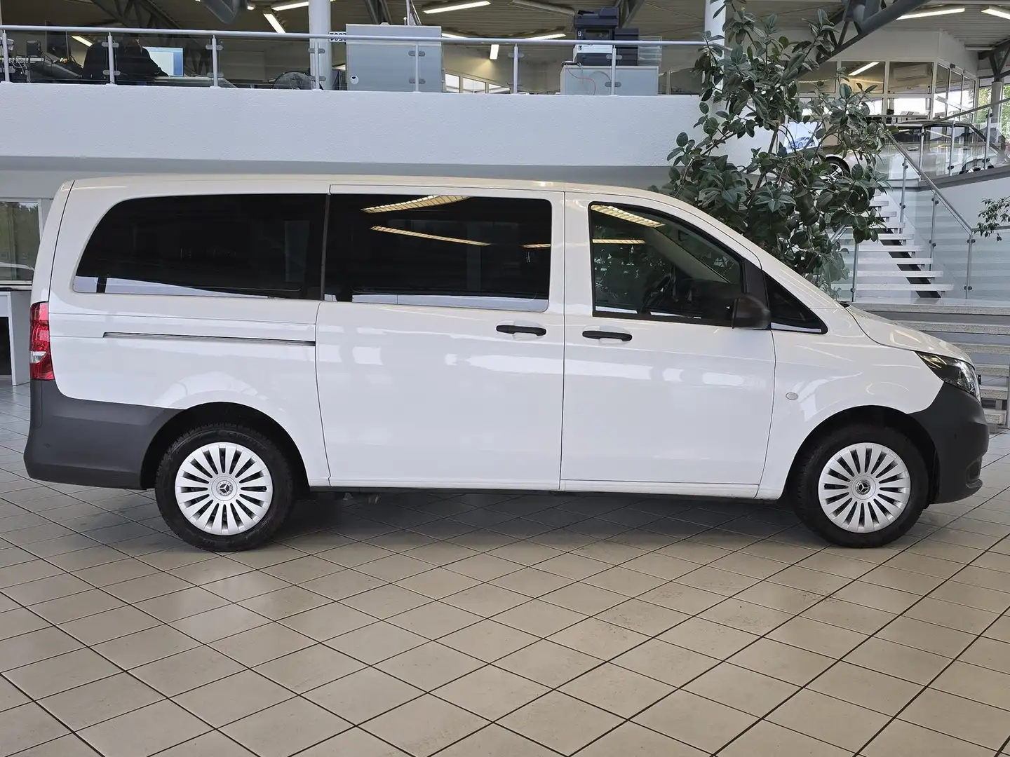 Mercedes-Benz Vito Tourer 114CDI Autom. KAMERA+TOTWINKEL+NAVI Weiß - 2
