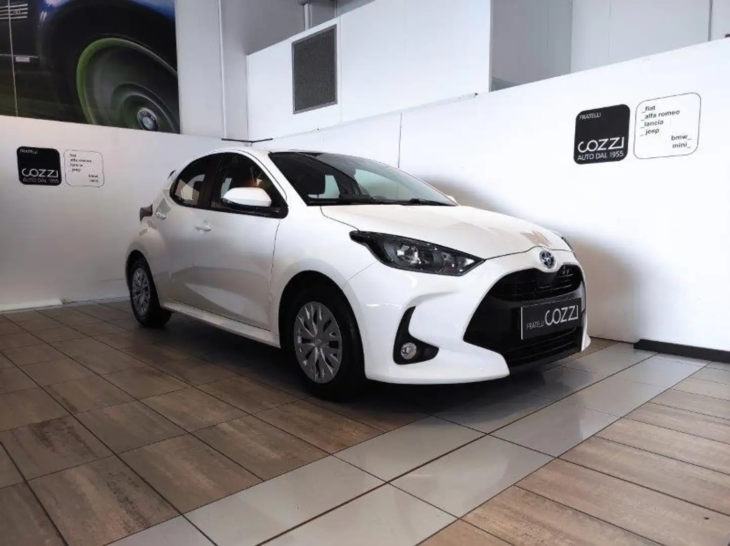 Toyota Yaris 4ª serie - Yaris 1.5 Hybrid 5 porte Business Wit - 1