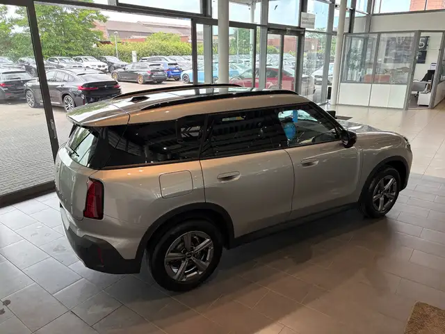 Mini Countryman view 8