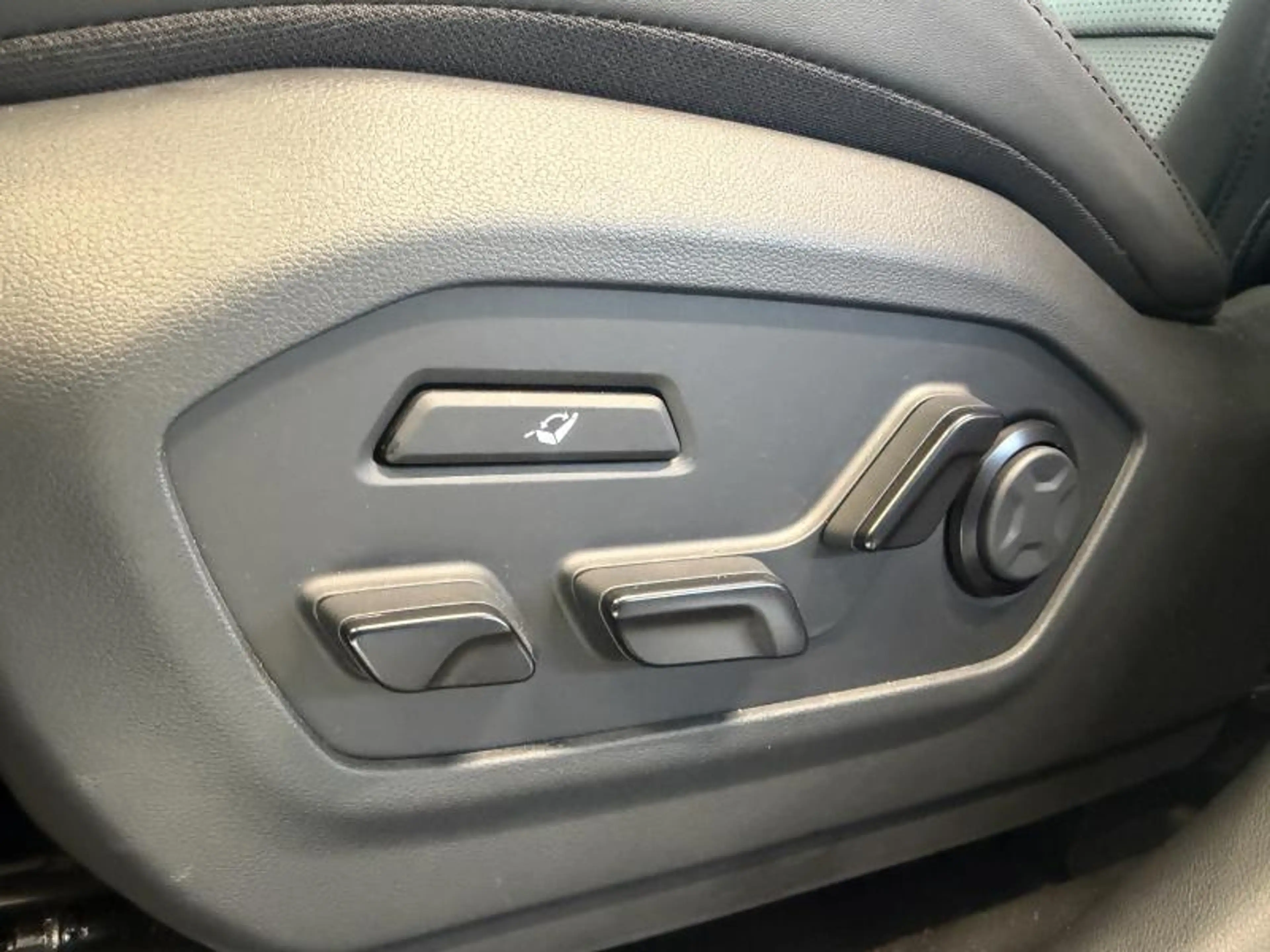 Hyundai SANTA FE HEV 1.6 T-GDi 6AT 5S - Calligraphy Dual Sunroof 215 — photo 14