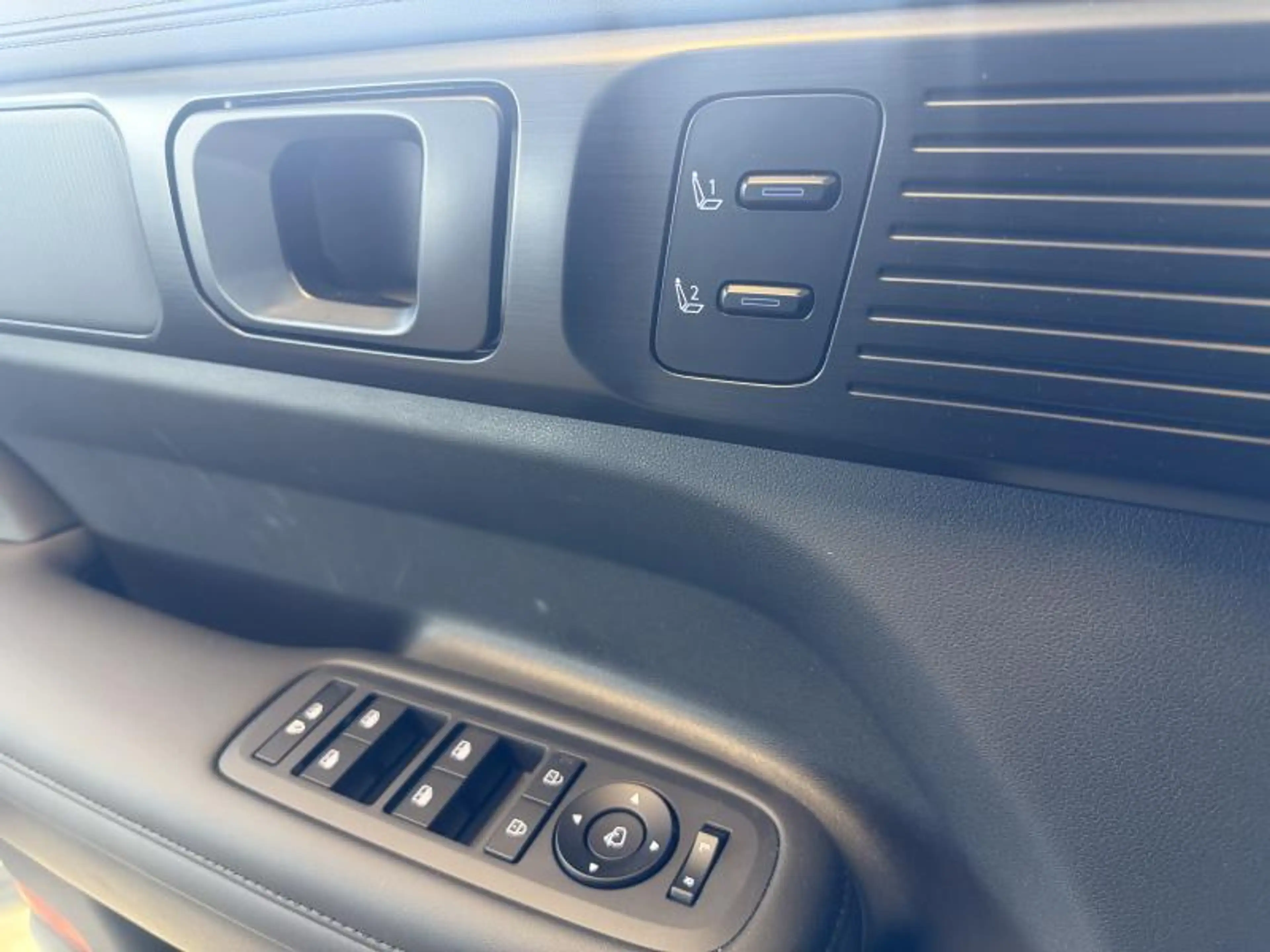 Hyundai SANTA FE HEV 1.6 T-GDi 6AT 5S - Calligraphy Dual Sunroof 215 — photo 12