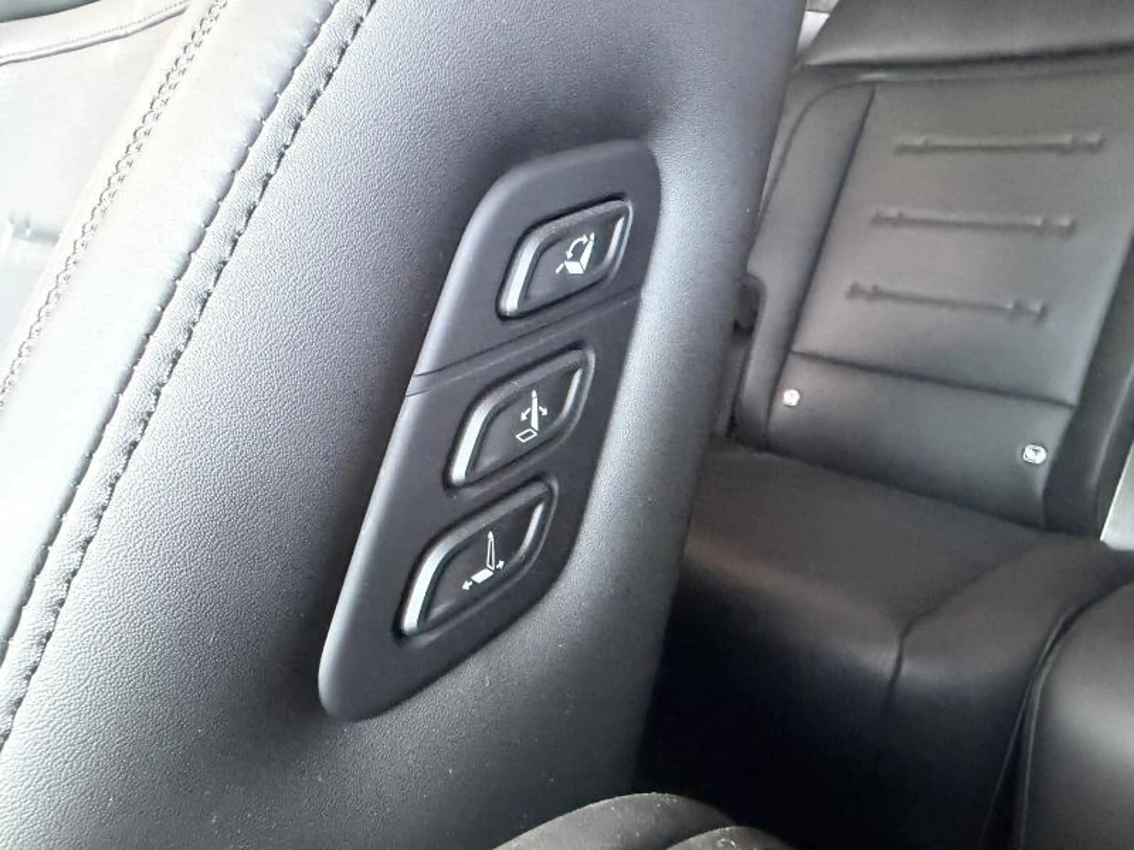 Hyundai SANTA FE HEV 1.6 T-GDi 6AT 5S - Calligraphy Dual Sunroof 215 — photo 15