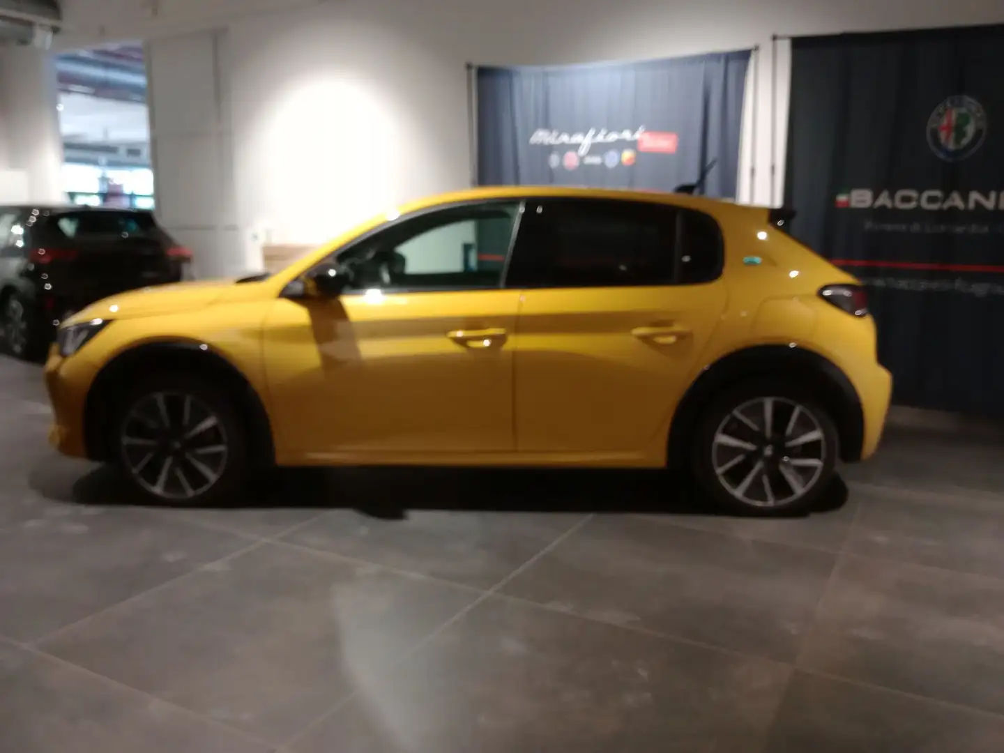 Peugeot 208 208 motore elettrico 136 CV 5 porte GT Geel - 2