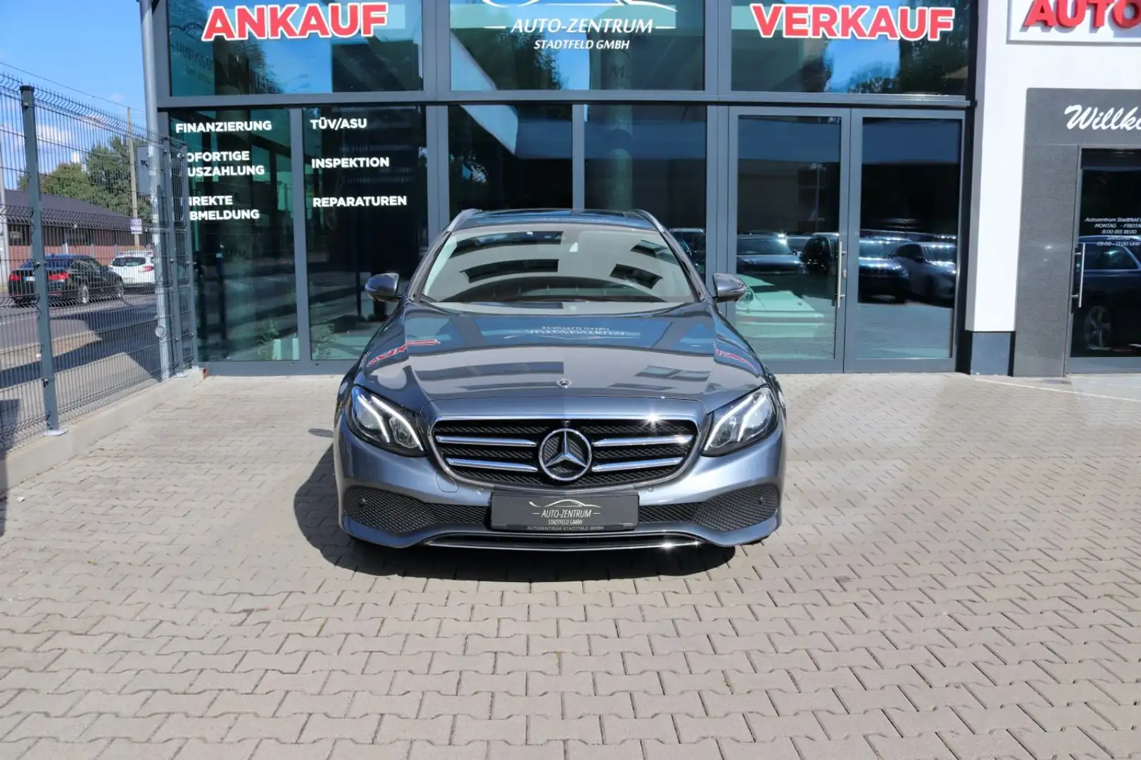 Mercedes-Benz E 220 d T-Modell 4Matic 360° Widescreen COMAND Gris - 2