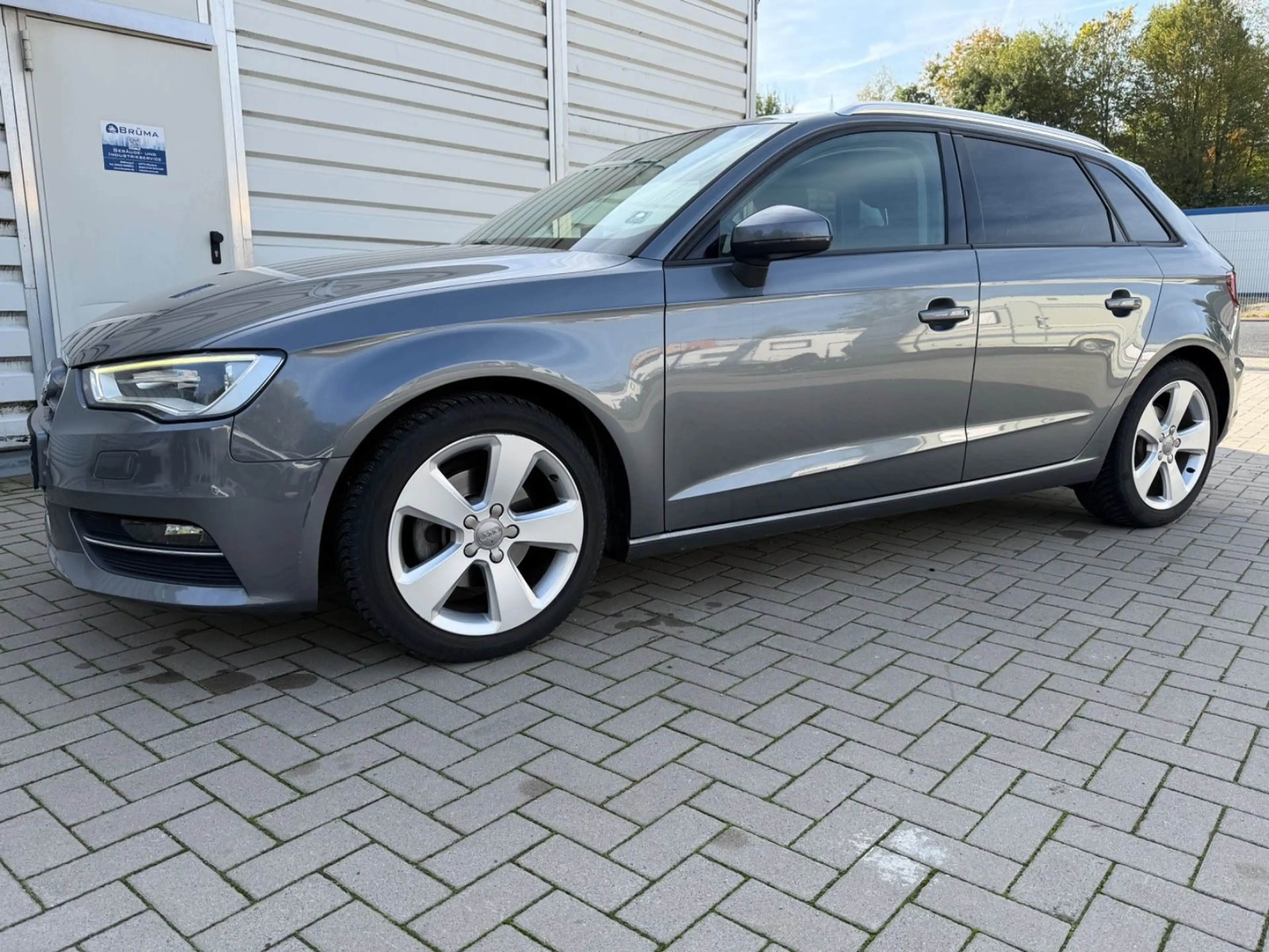 Audi A3 Sportback Automatik Xenon MMI Sounds. TÜV