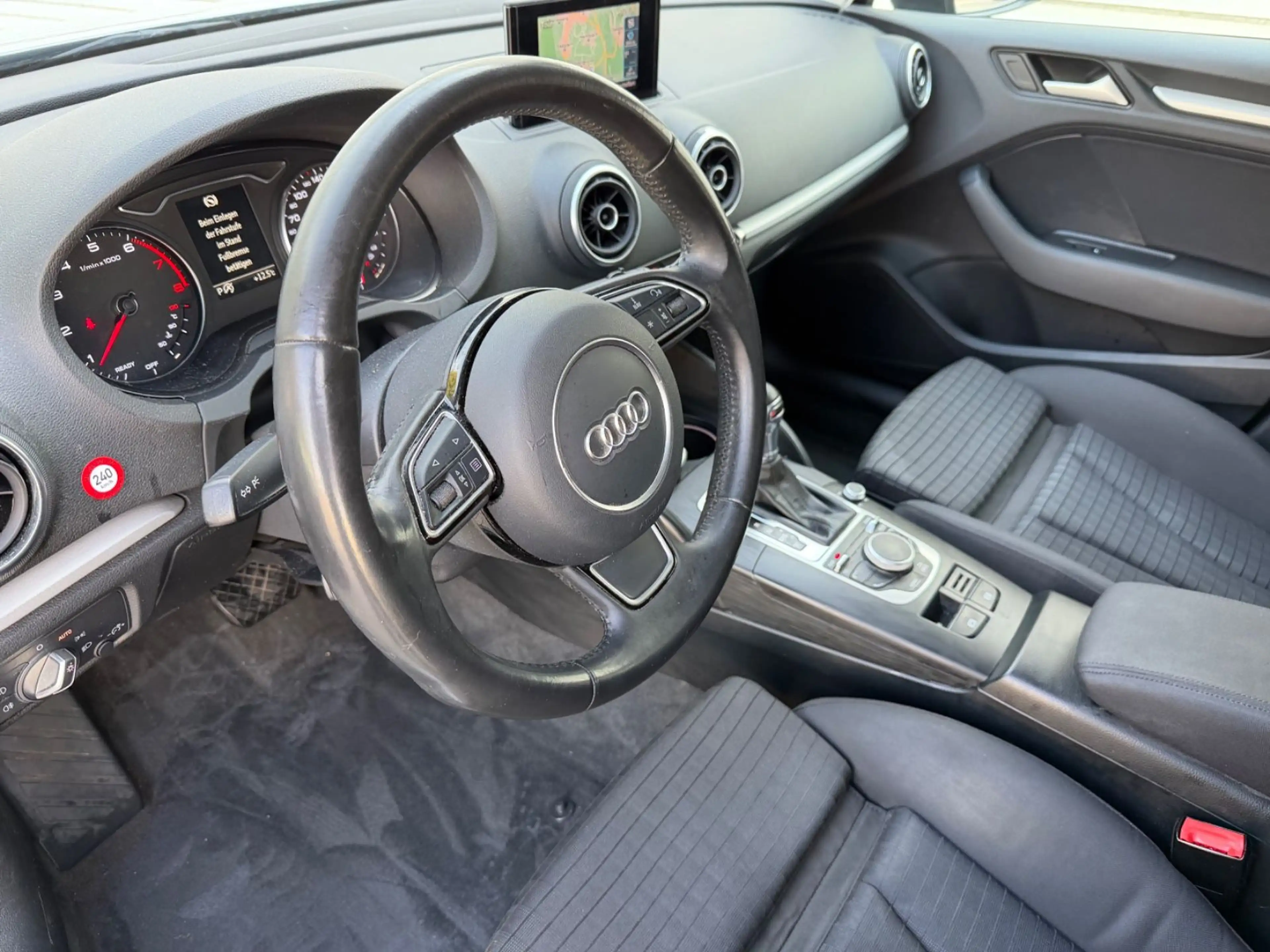 Audi A3 Sportback  Automatik Xenon MMI Sounds. TÜV — photo 11