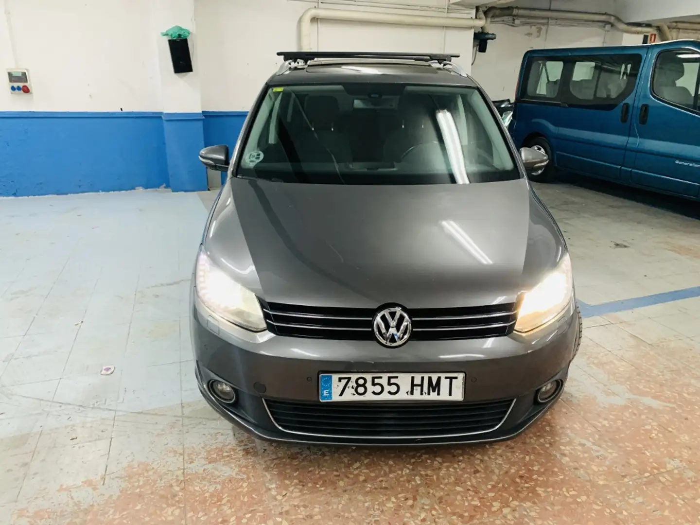 Volkswagen Touran 2.0TDI Sport DSG 170 Grijs - 2