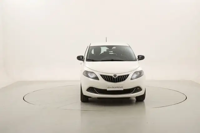 Lancia Ypsilon view 8