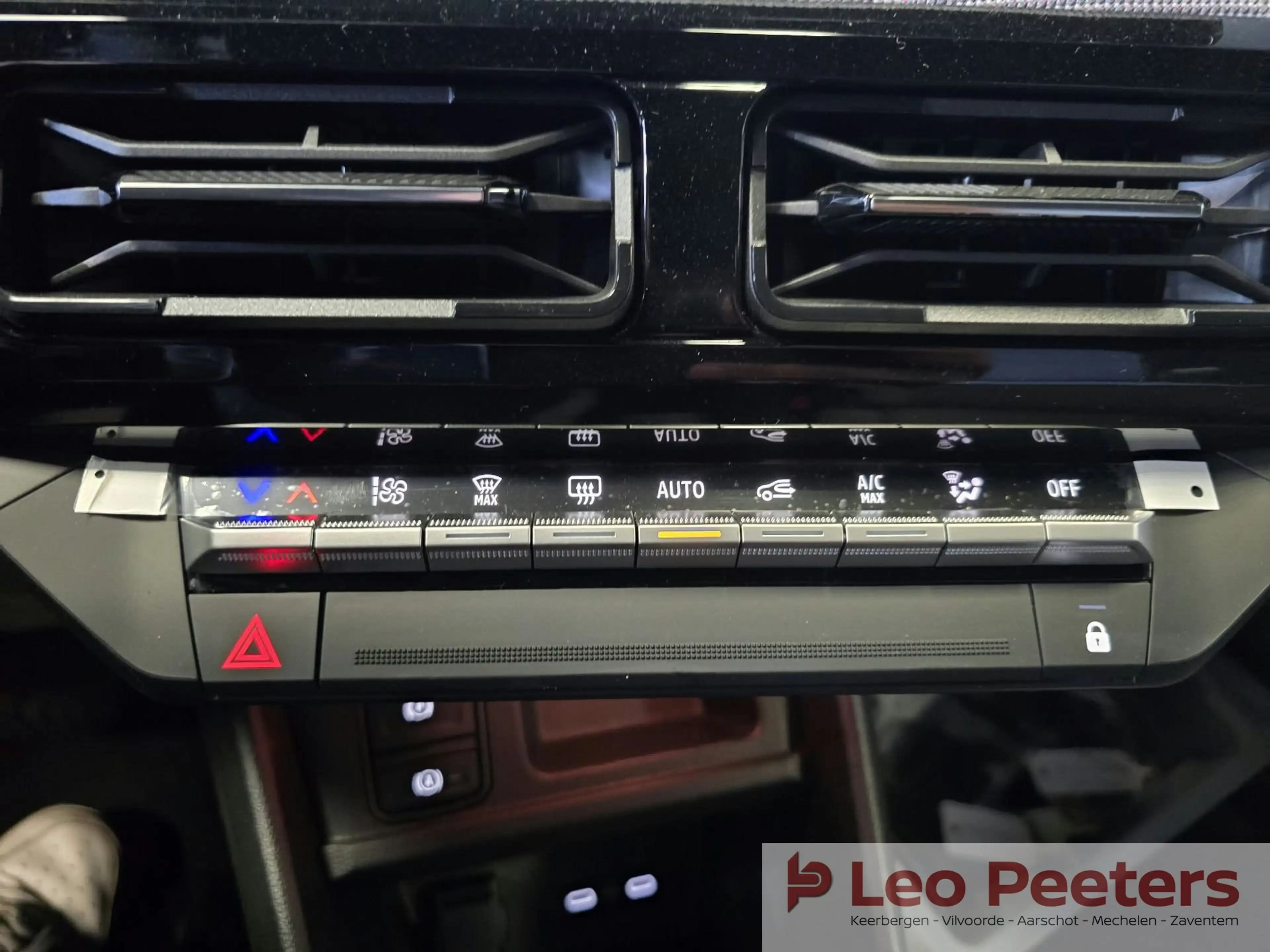 Nissan Micra 52 kWh Evolve — photo 13