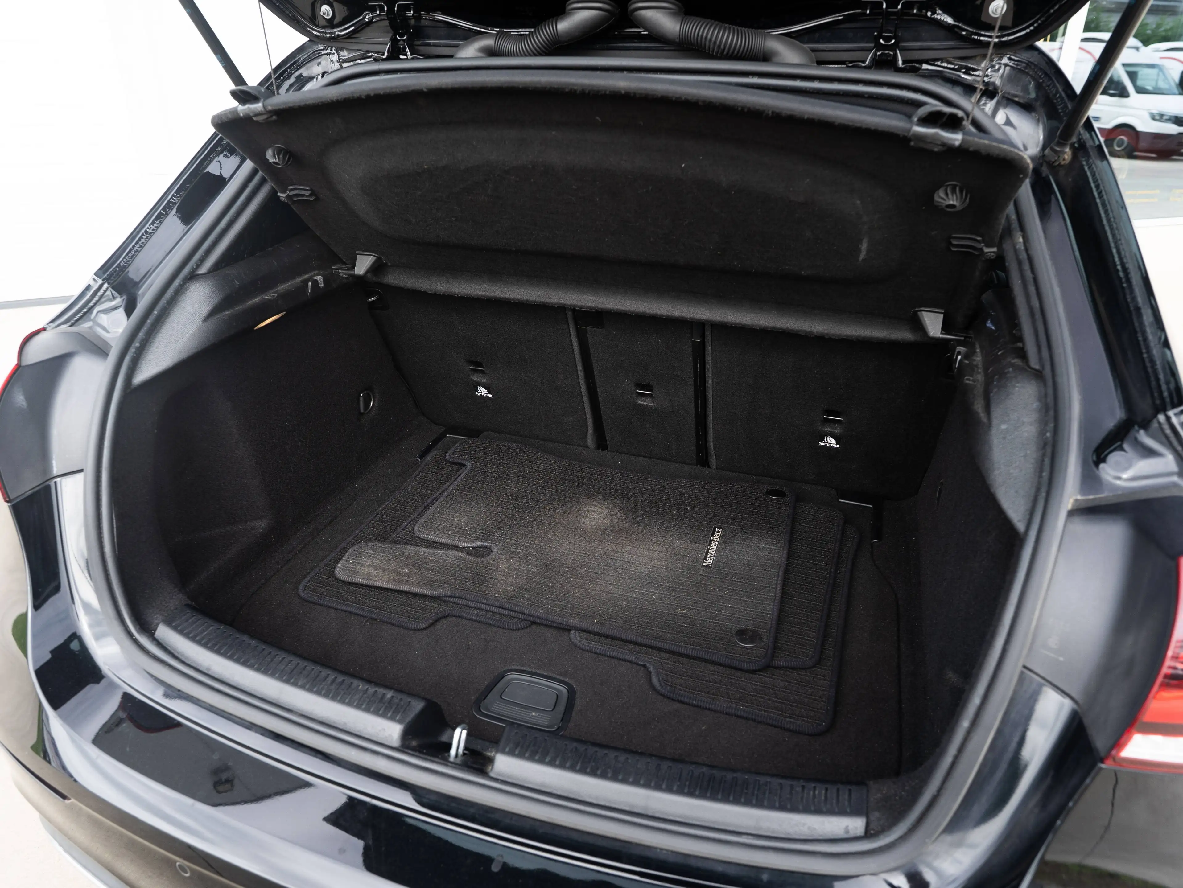 Mercedes-Benz A 250 4-Matic l AMG Line l Pano l Keyless l LED Dynamic l Sfeerverlichting — photo 14