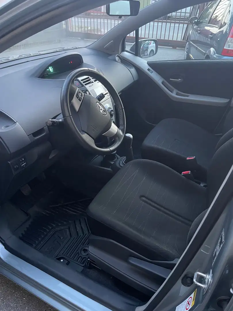 Toyota Yaris Yaris 5p 1.3 Grigio - 1
