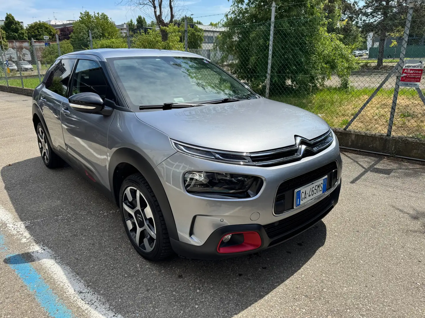 Citroen C4 Cactus 1.2 puretech Shine 110CV NAVI+RETR. Gris - 2