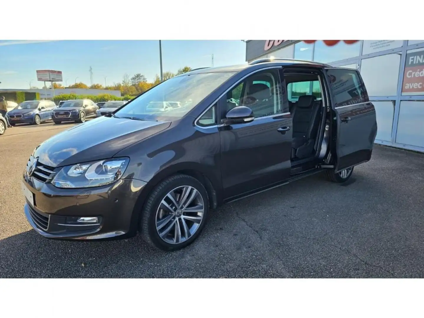 Volkswagen Sharan Lounge 2.0TDI 150cv DSG 7pl+Cuir+Toit Pano+Camera+Xenon+Portes electriques+JA18+Alarme Noir - 2