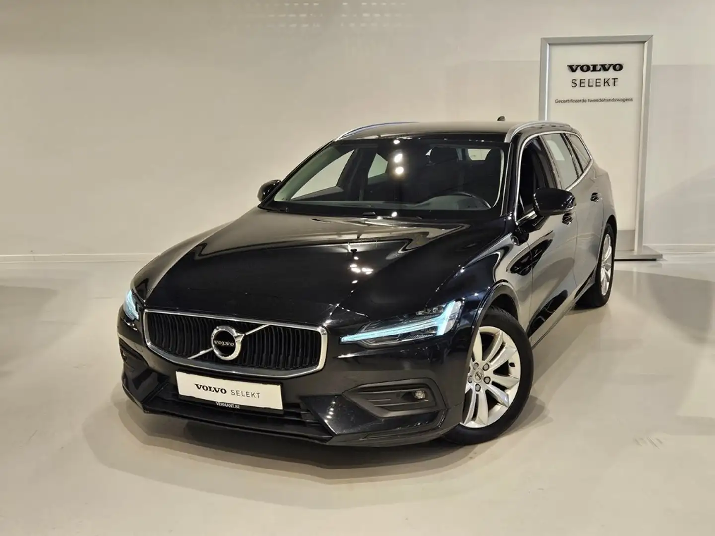 Volvo V60 B4 Mild Hybride + PARKEERVERWARMING Zwart - 1