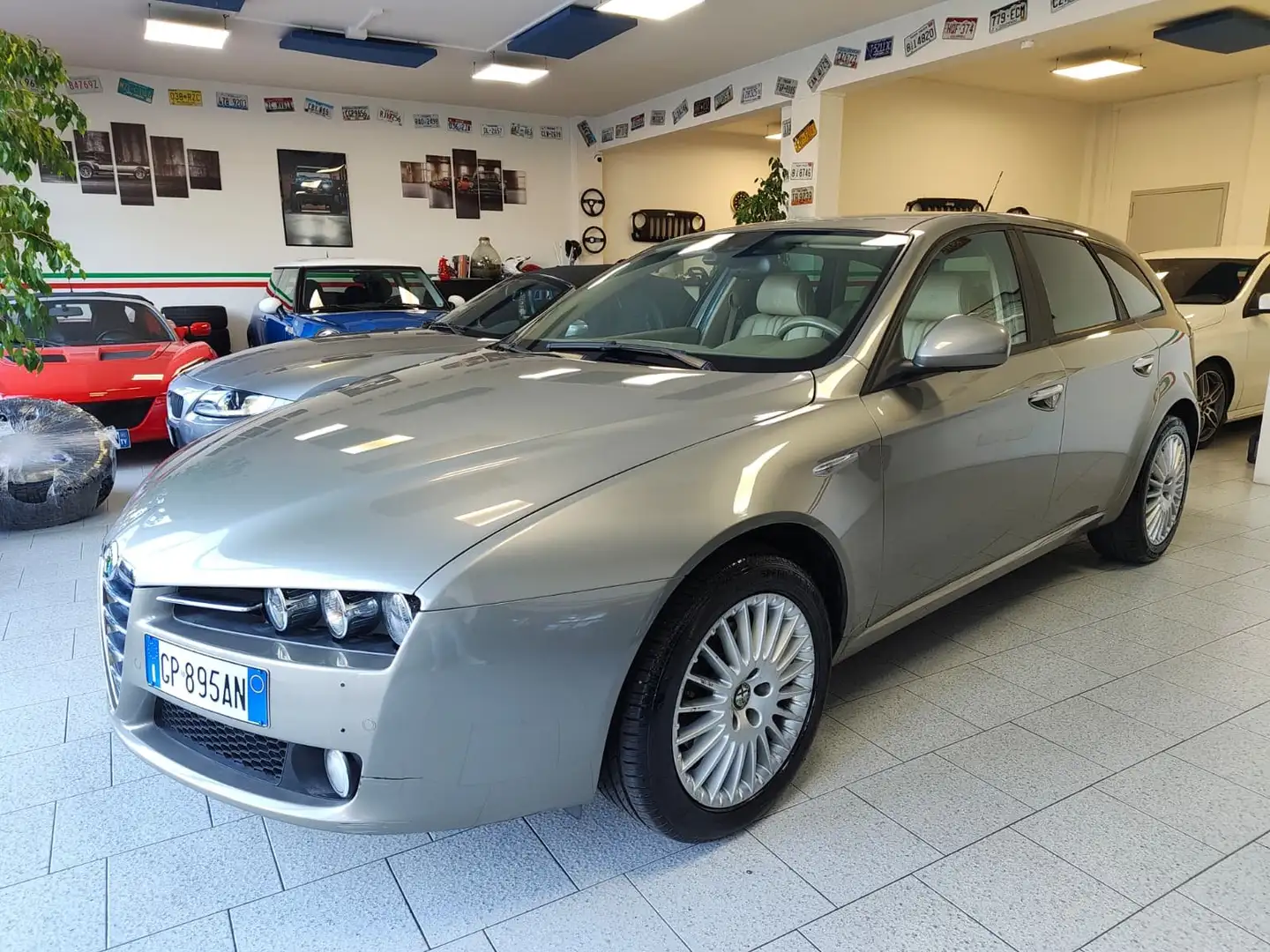 Alfa Romeo 159 SPORT WAGON 1.8 140cv BENZINA *NEOPATENTATI* Gris - 1