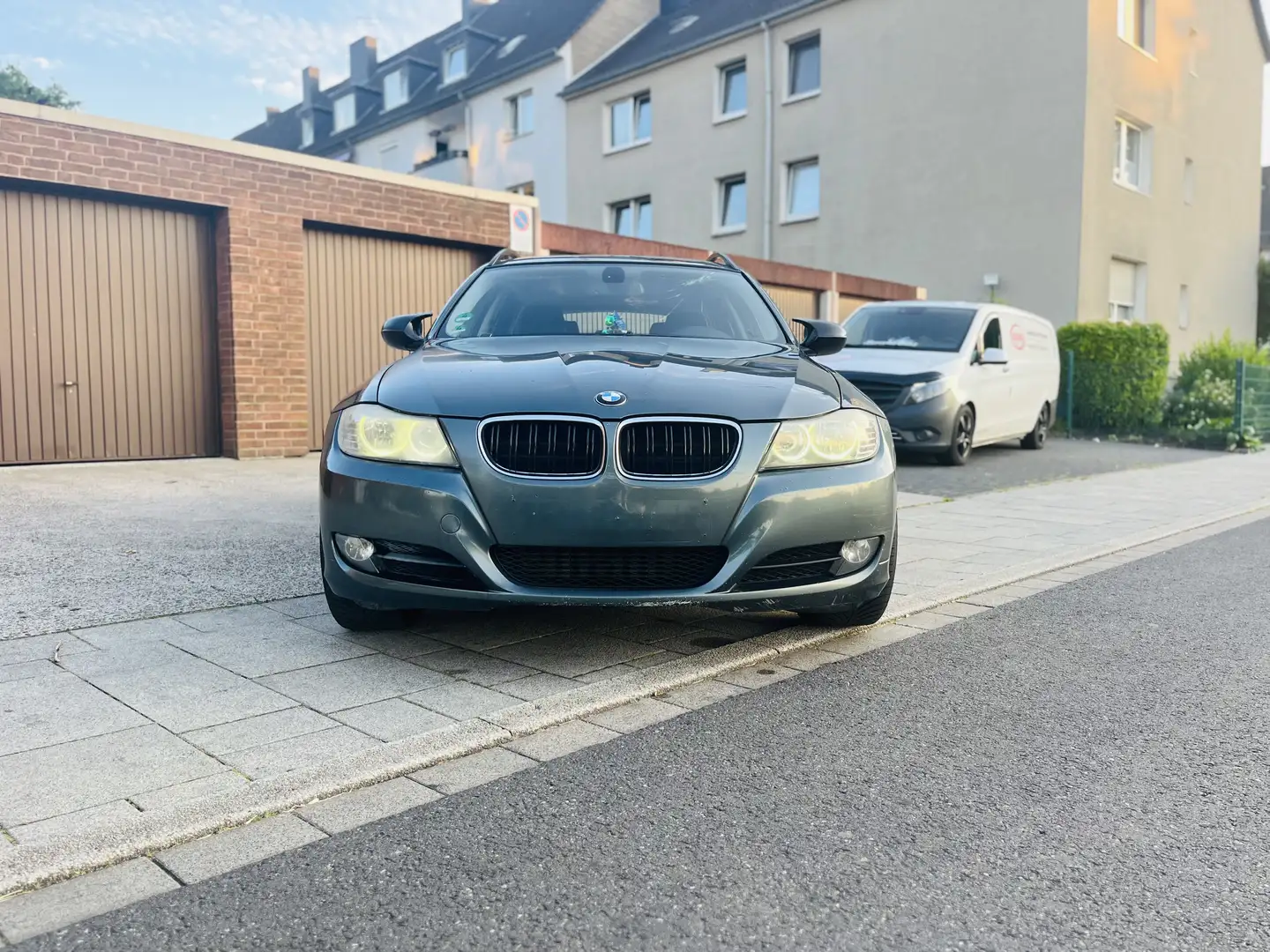 BMW 320 320d xDrive DPF Touring - 1