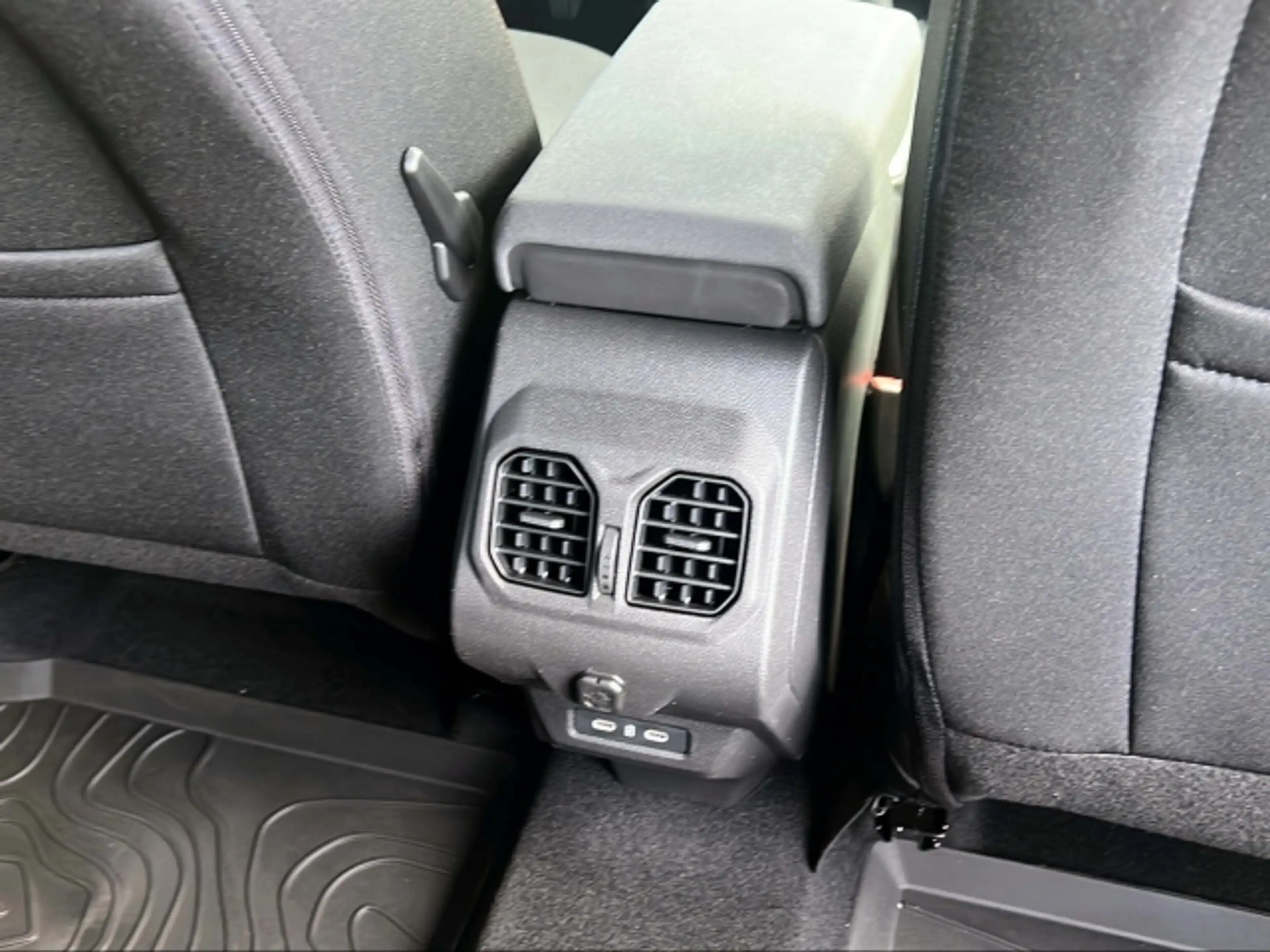 Dacia Bigster BIGSTER Extreme Mild Hybrid 140 — photo 15