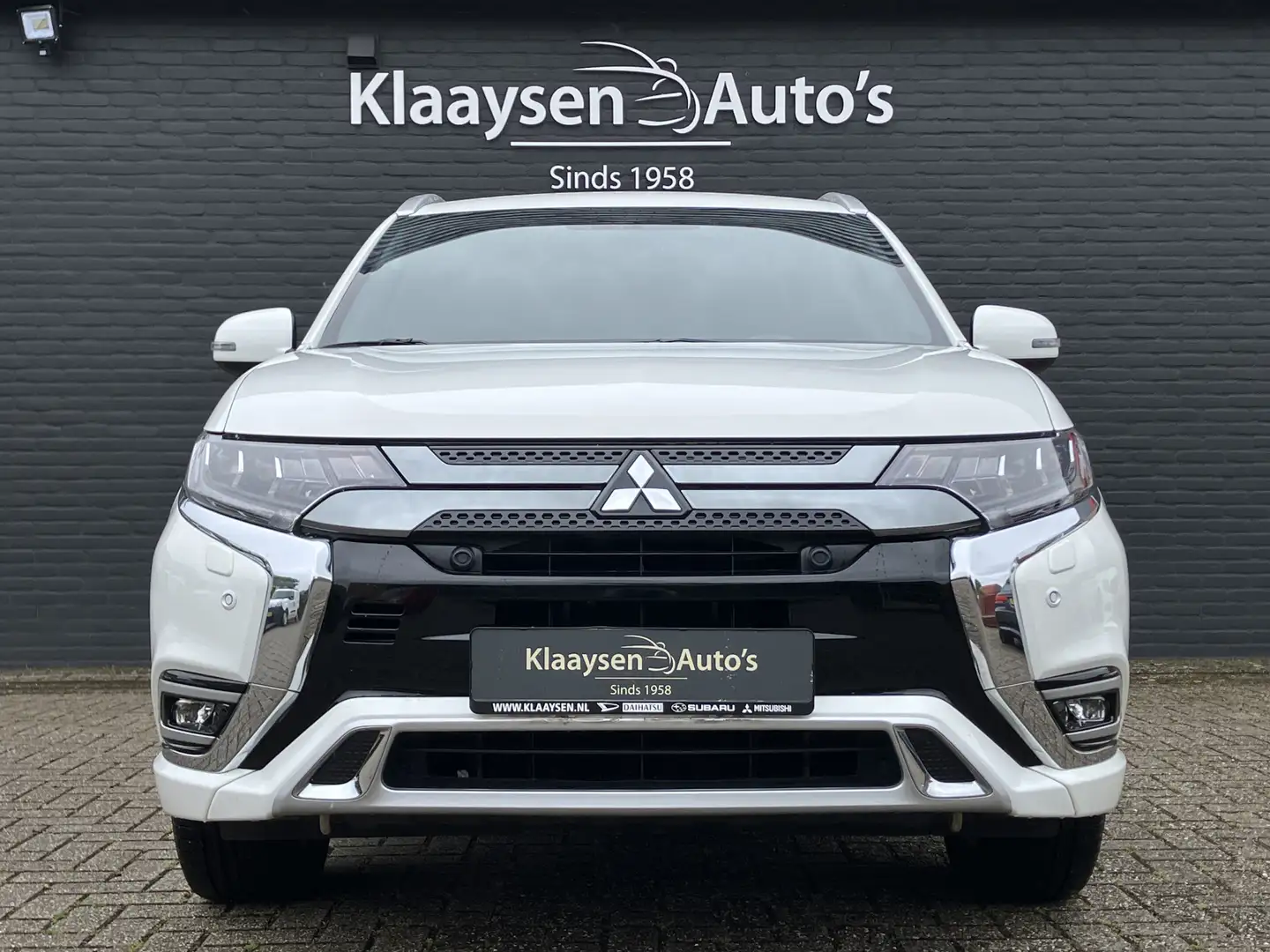 Mitsubishi Outlander 2.4 PHEV Instyle 225 pk 4WD AUT. | 1e eigenaar | d Wit - 2