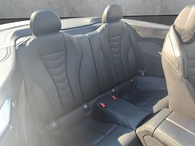 BMW 8 Series view 13