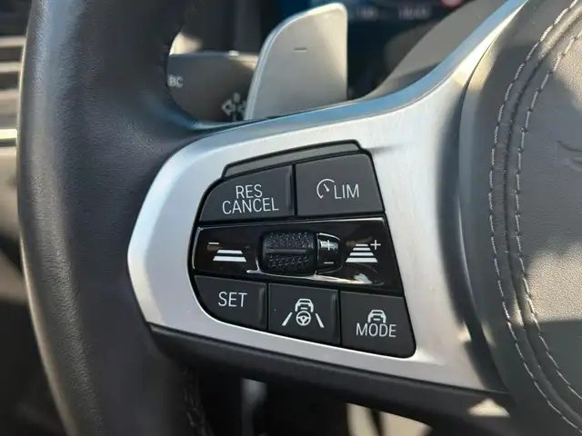 BMW 8 Series view 23