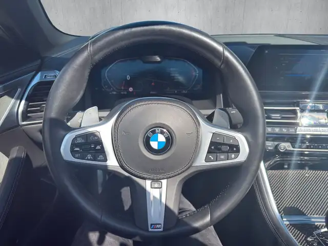 BMW 8 Series view 22
