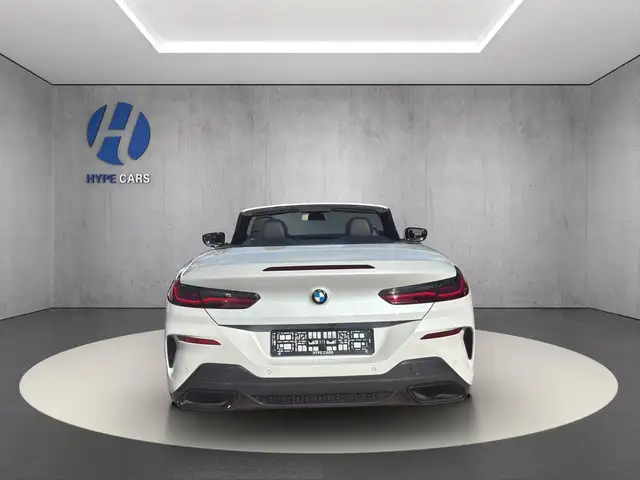 BMW 8 Series view 8