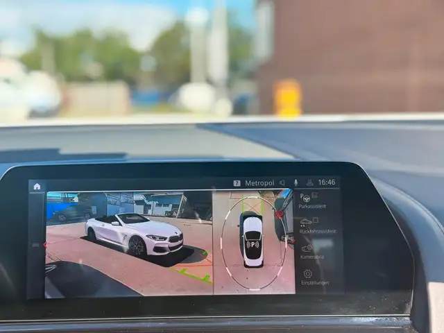 BMW 8 Series view 19