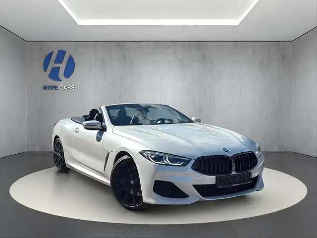 BMW 8 Series view 3