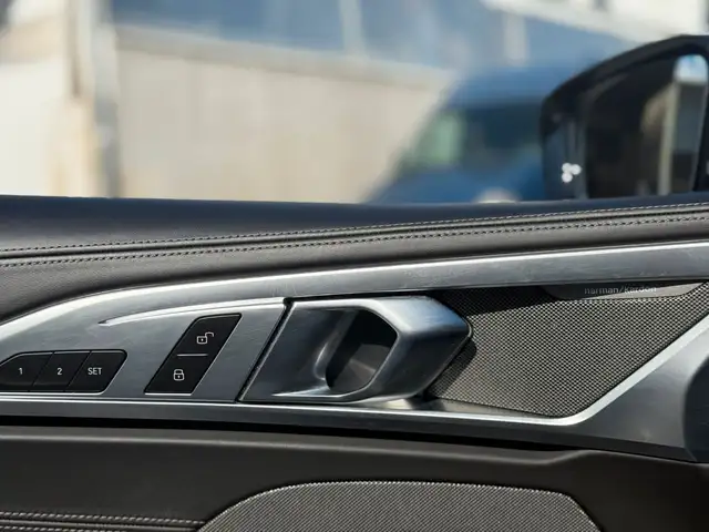 BMW 8 Series view 27