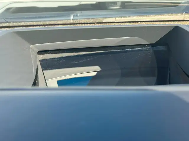 BMW 8 Series view 24