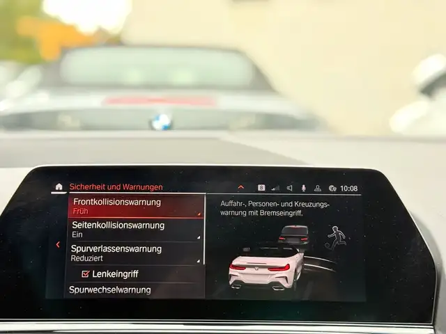 BMW 8 Series view 28