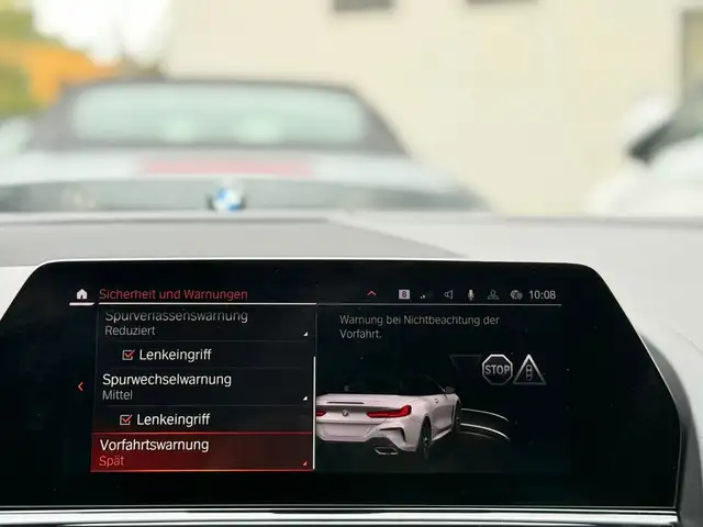 BMW 8 Series view 29