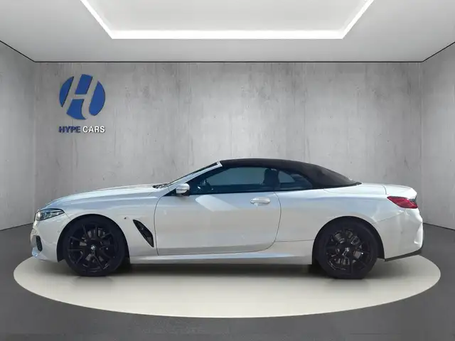 BMW 8 Series view 6